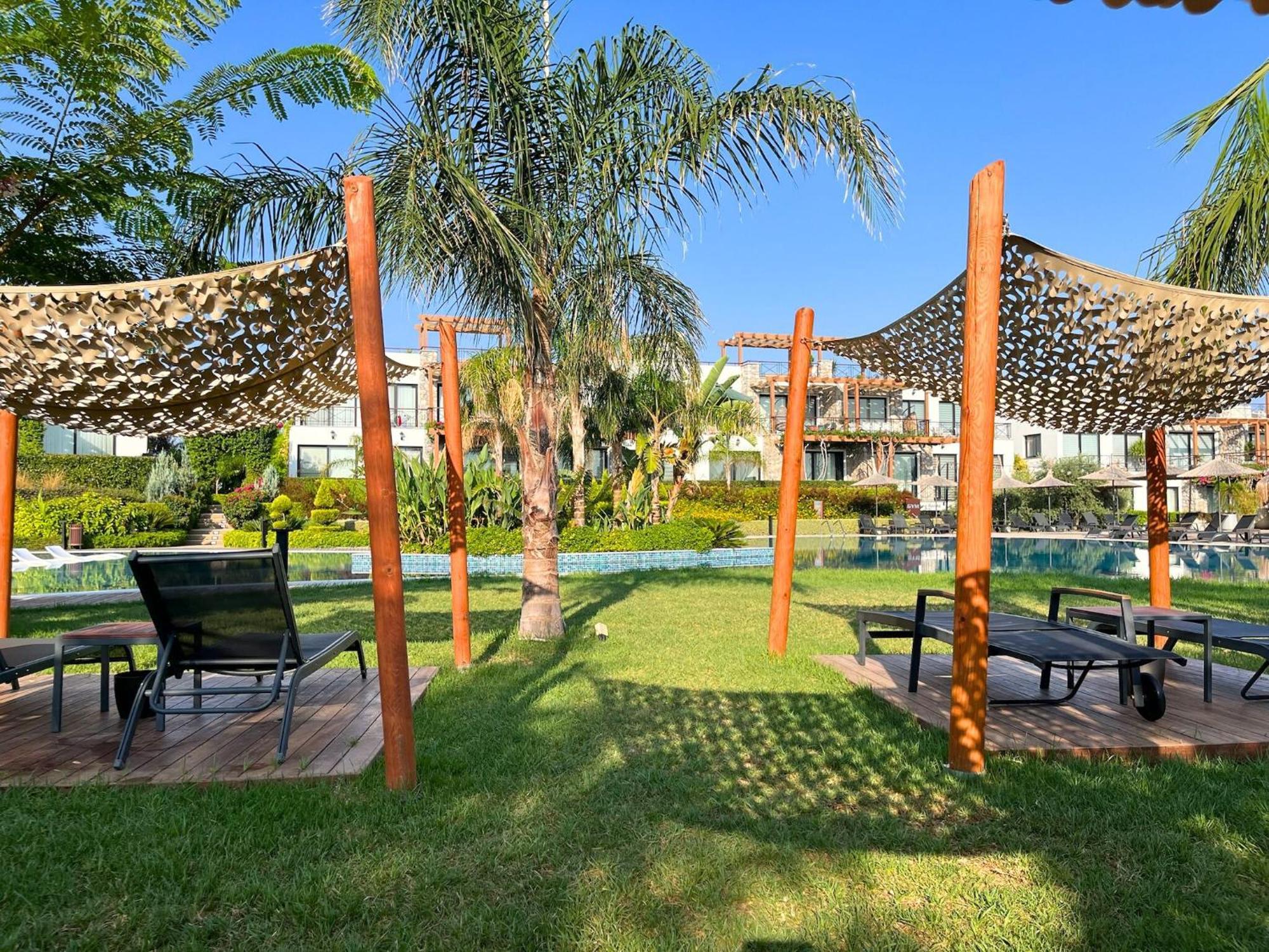 דירות קיירניה Luxurious Seafront Penthouse מראה חיצוני תמונה