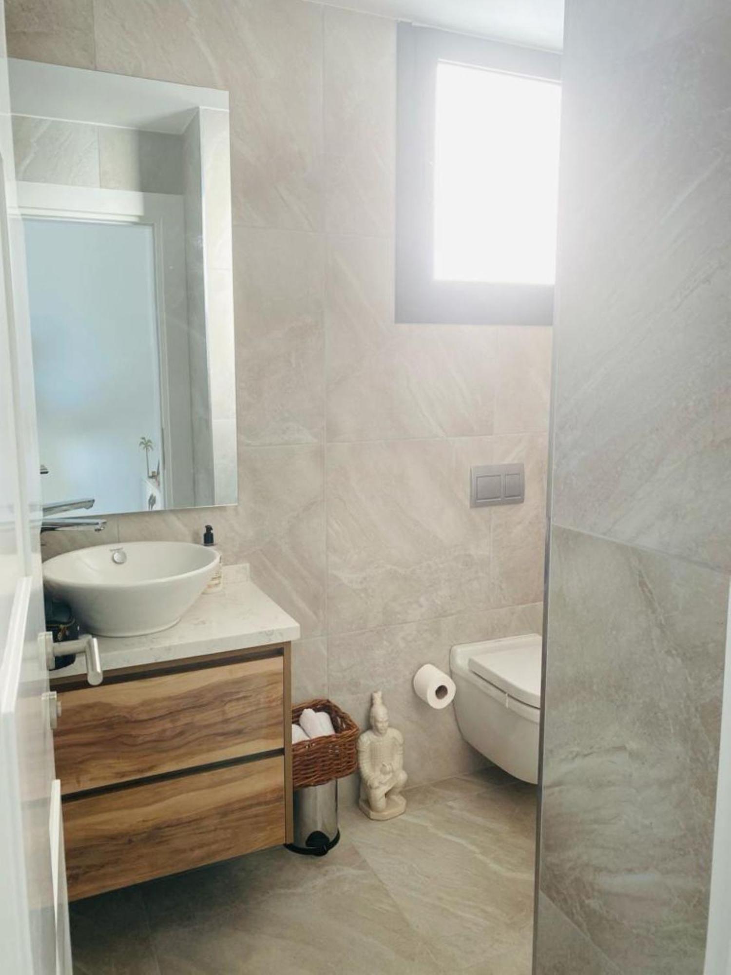 דירות קיירניה Luxurious Seafront Penthouse מראה חיצוני תמונה